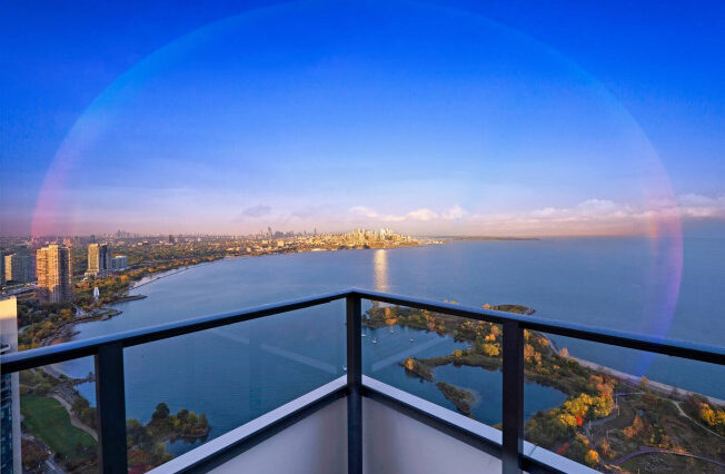 Modern Downtown Toronto condo with city views, perfect for mid-term stays managed by The Home Away From Home Developments Inc.