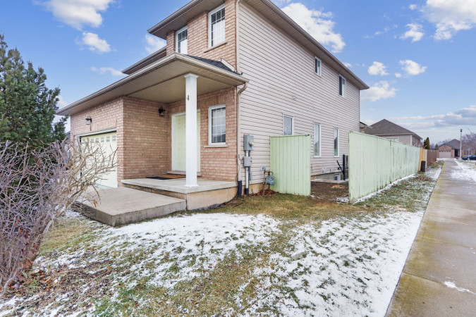 Luxury 4 bedroom short term rental property in Niagara Falls managed by HAH Developments