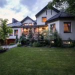 Lush summer lawn in Niagara maintained by Niagara Landscaping Lawn Care & Cleaning (NLLC)